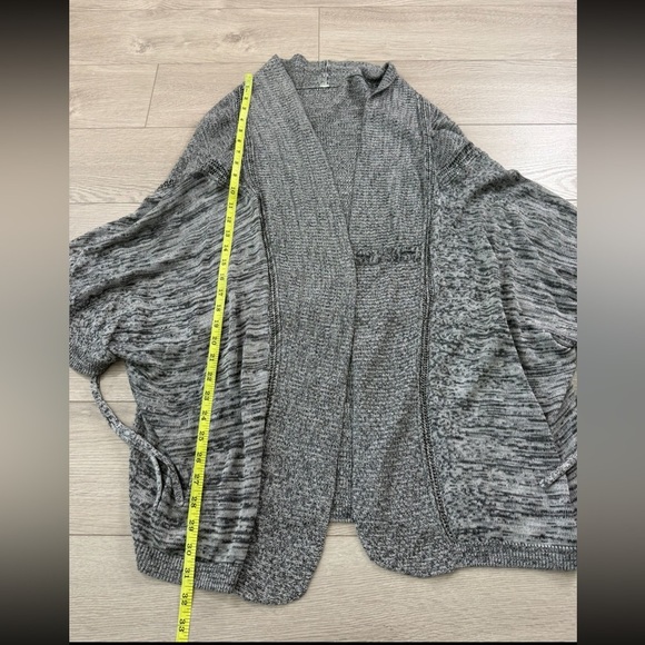 Lululemon Breeze Easy Cardigan Wrap Sweater Heathered Light Grey / Deep Coal - Picture 9 of 11